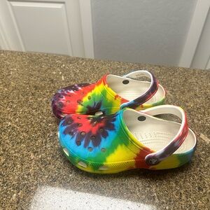 CROCS Tie-Dye Sandals